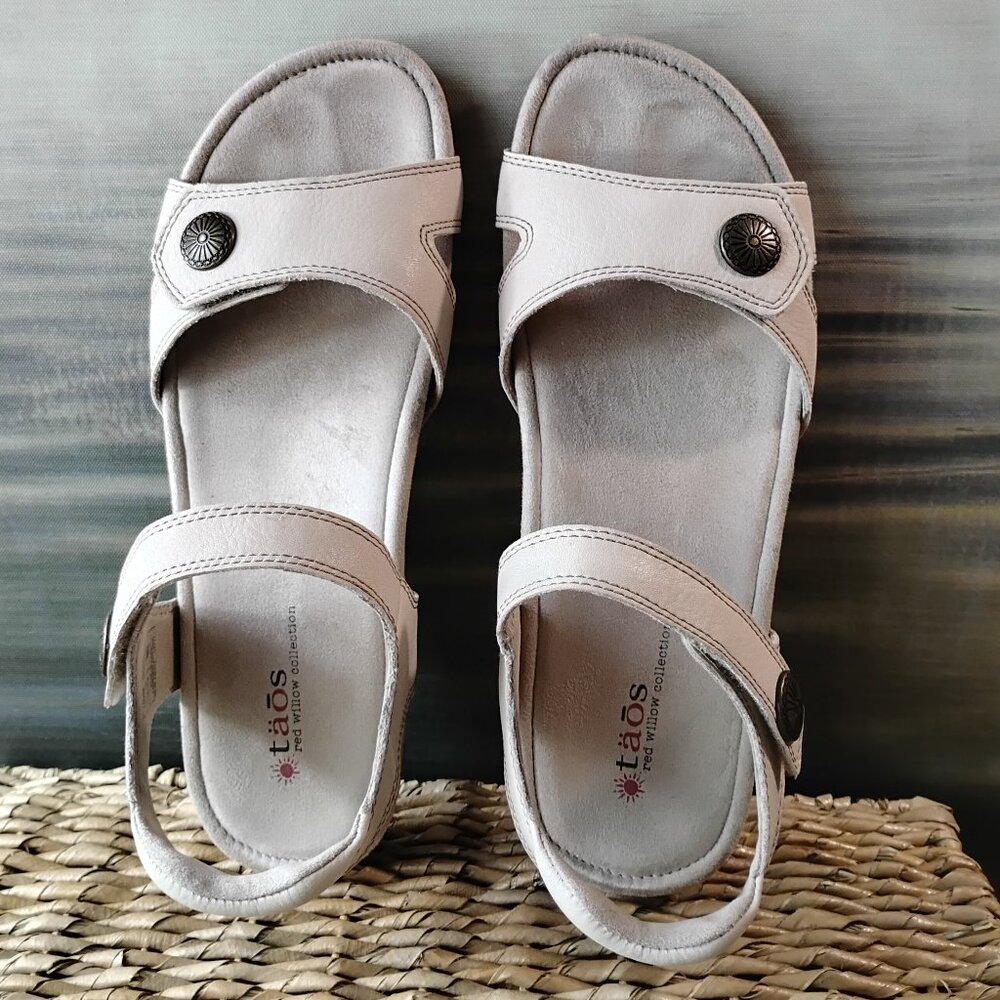 Taos "Louise" Ivory Leather Ankle Strap Sandal Size 10 EUC